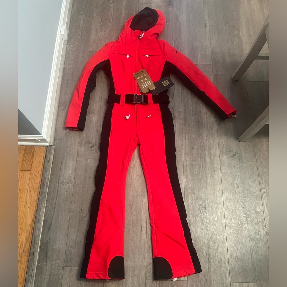 Brand new with belt size 6 Parry Ski Faux Fur Jumpsuit in Flame
Goldbergh